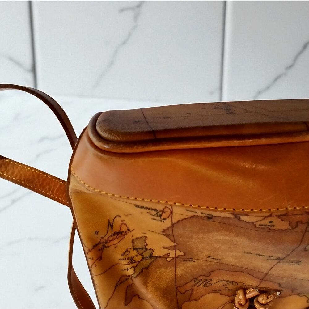 Authentic Alviero Martini Classe World Map Bucket Bag - Picture 8 of 16